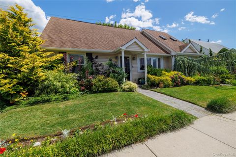 Photo of 134 Cleveland Avenue, Long Beach, NY 11561 (MLS # 908122)