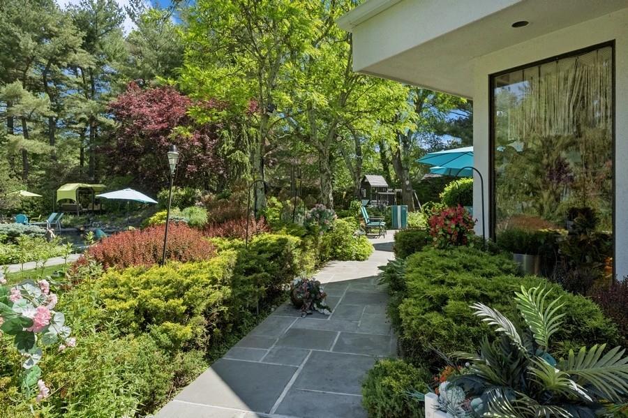 1 Colt Place, Old Westbury, New York image 39