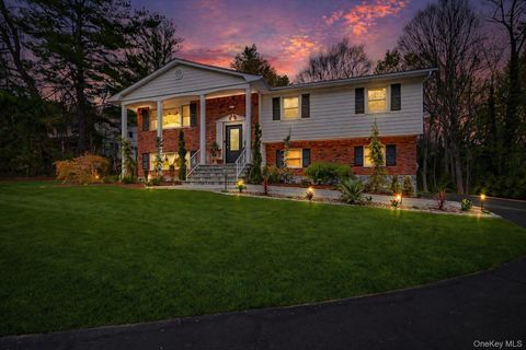 Photo of 4 Fairmont Terrace, West Nyack, NY 10994 (MLS # 985151)