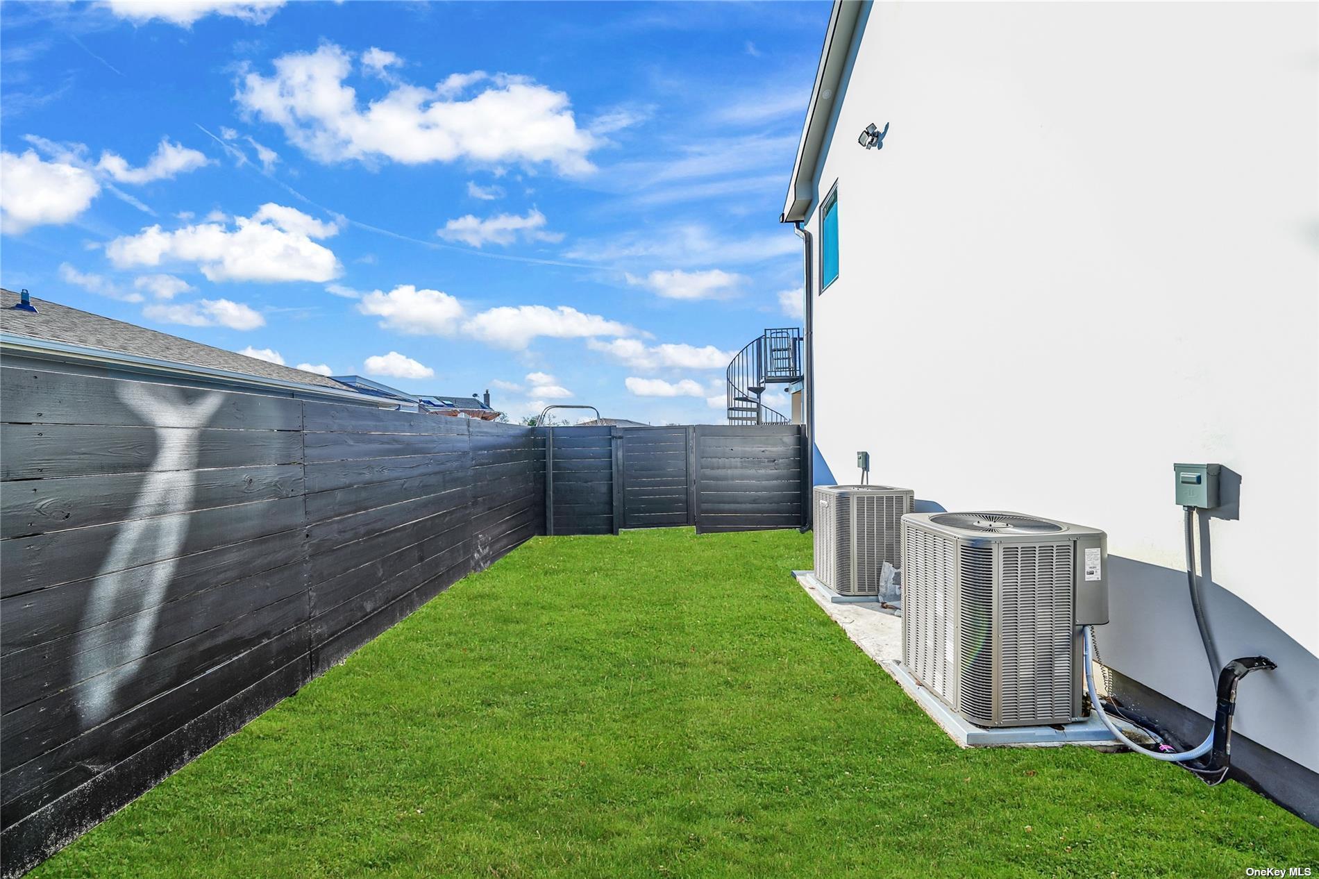 110 Schooner Lane, Copiague, New York image 32
