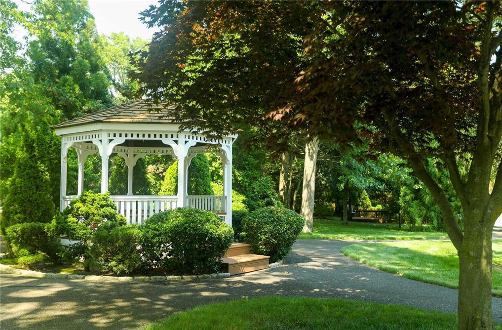 7 Glen Hollow Drive #B45, Holtsville, New York image 11