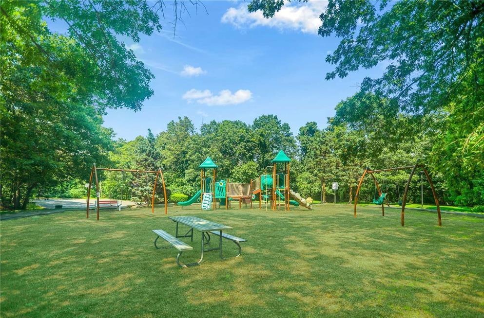7 Glen Hollow Drive #B45, Holtsville, New York image 12
