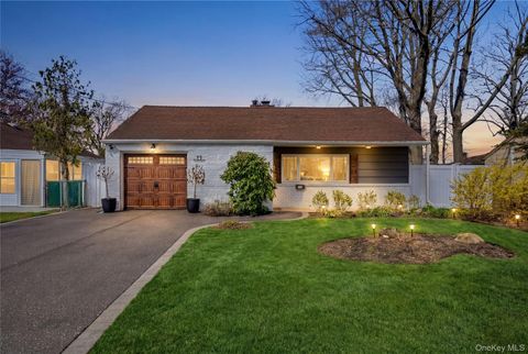 Photo of 11 Grand Central Avenue, Amityville, NY 11701 (MLS # 984631)