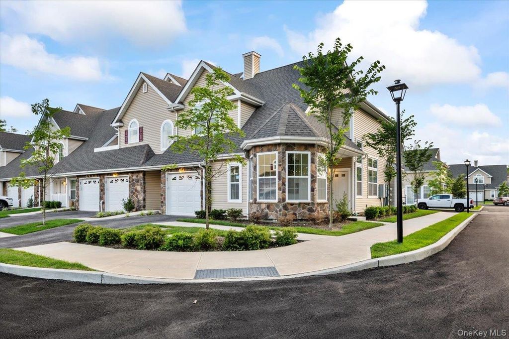 Photo of 21 Steven Circle #21, Dix Hills, NY 11746 (MLS # 909858)