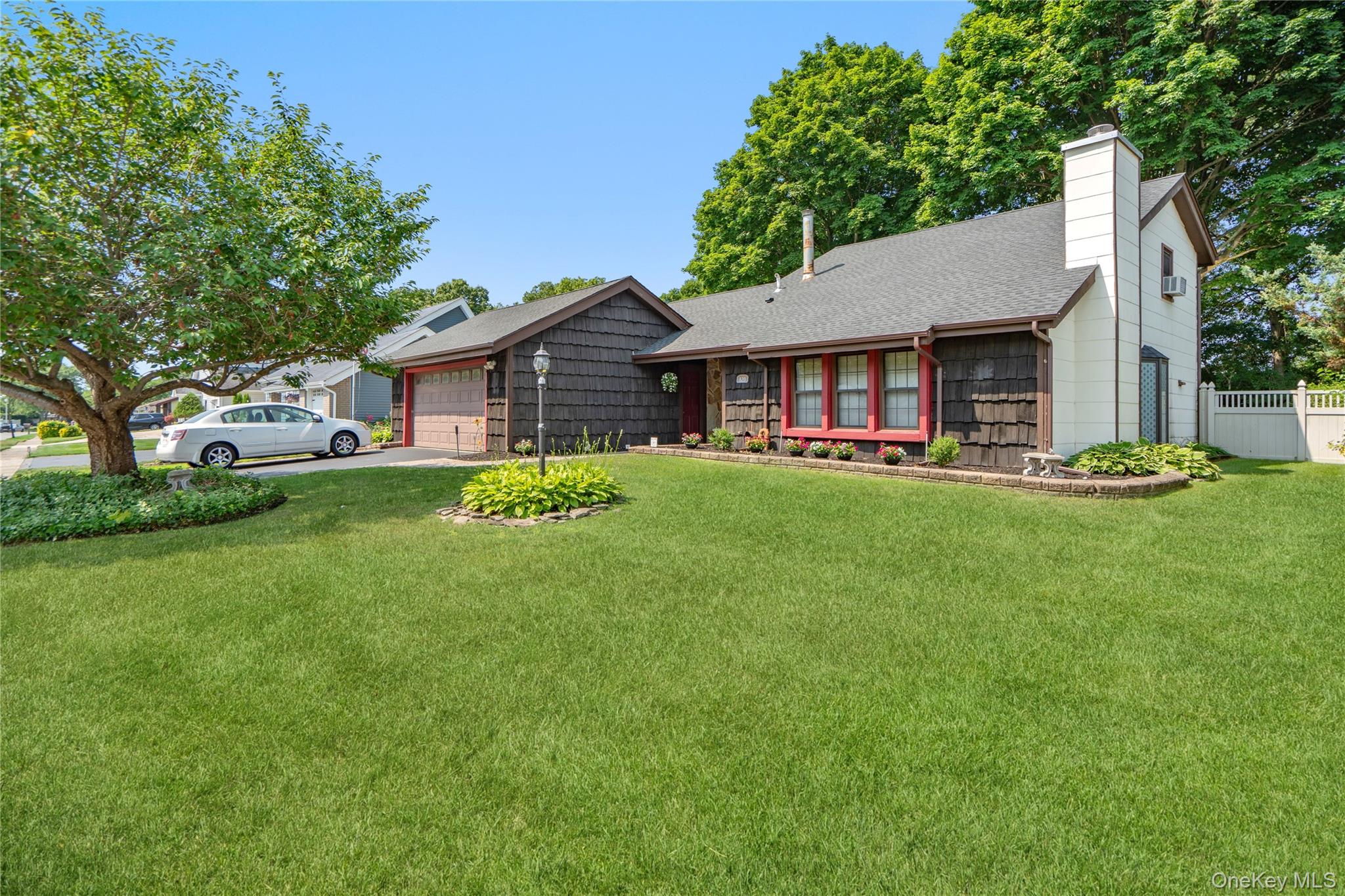 Photo 1 of 50 — 820 Greenbelt Parkway W, Holbrook, NY 11741
