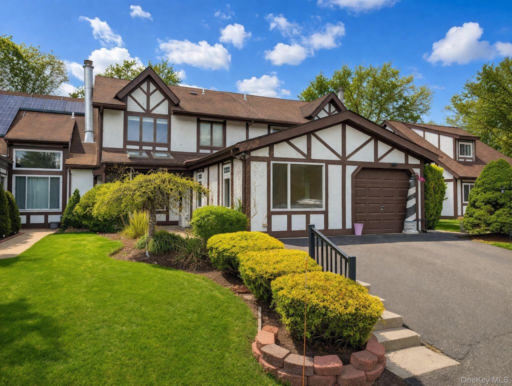 Photo of 11 Amesworth Court, Middle Island, NY 11953 (MLS # 979977)