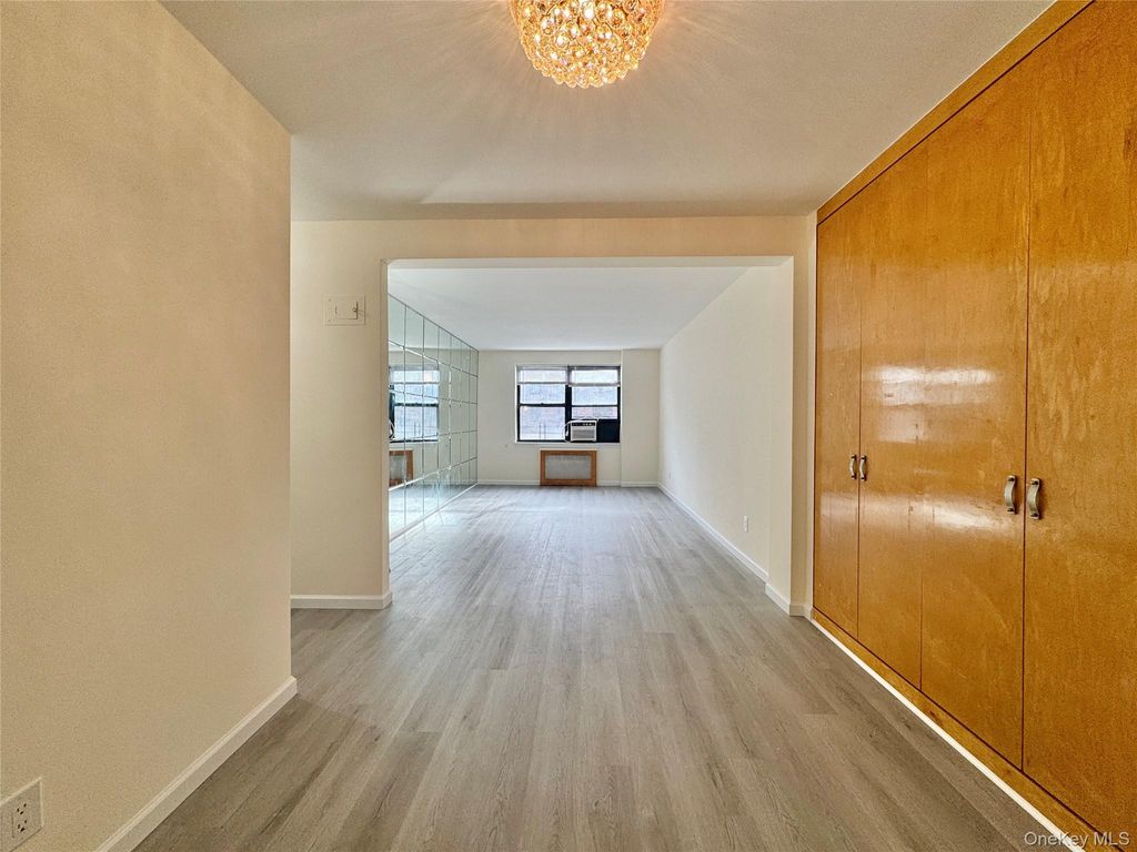 Photo of 26-25 141st St St #3E, Flushing, NY 11354 (MLS # 952826)