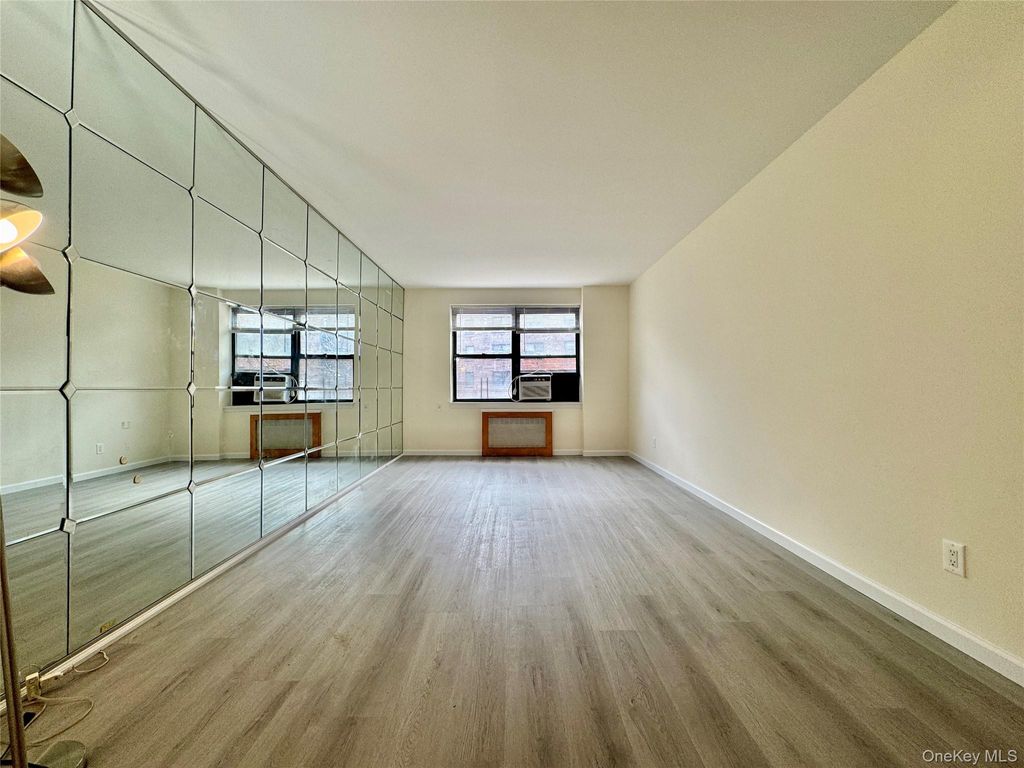 Photo of 26-25 141st St St #3E, Flushing, NY 11354 (MLS # 952826)