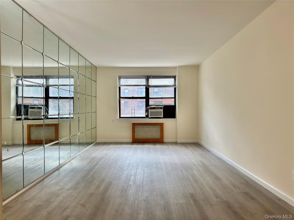 Photo of 26-25 141st St St #3E, Flushing, NY 11354 (MLS # 952826)
