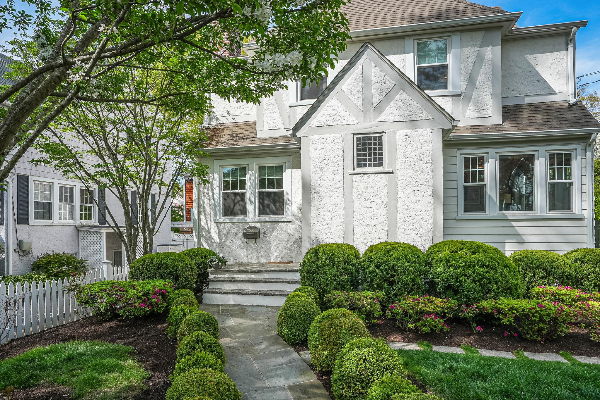 Property for Sale at Fernwood Avenue, Rye, New York - Bedrooms: 3 
Bathrooms: 3 
Rooms: 6  - $1,450,000