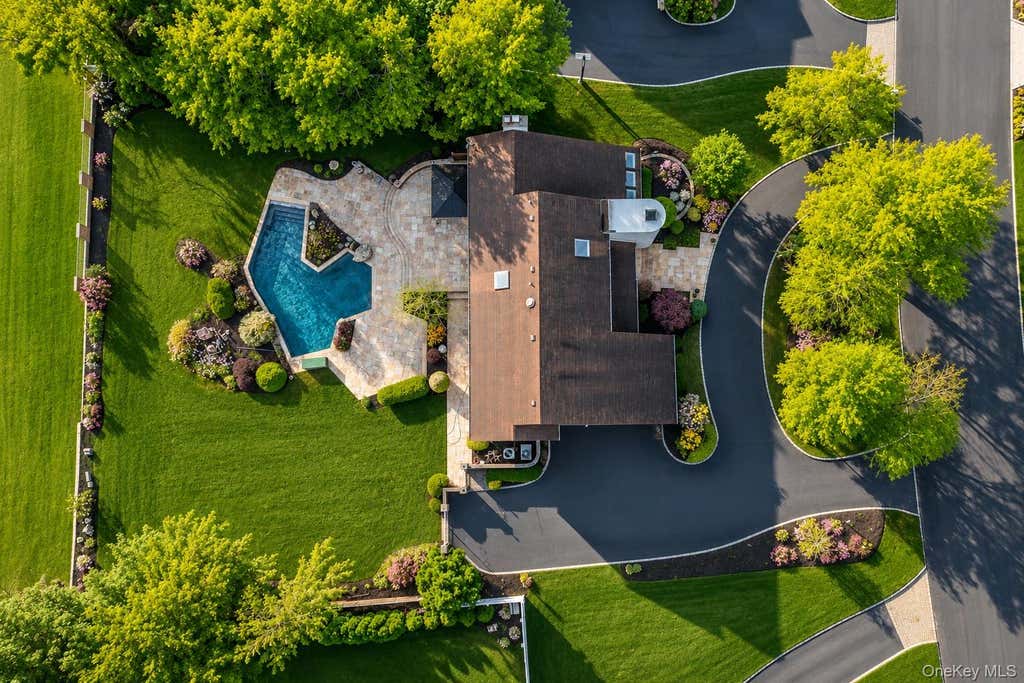 Photo of 6 Polo Court, Woodbury, NY 11797 (MLS # 1011509)