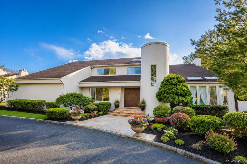 Photo of 6 Polo Court, Woodbury, NY 11797 (MLS # 1011509)