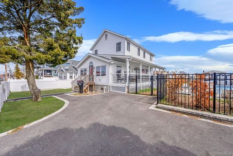 794 Pecan Street Lindenhurst NY 11757