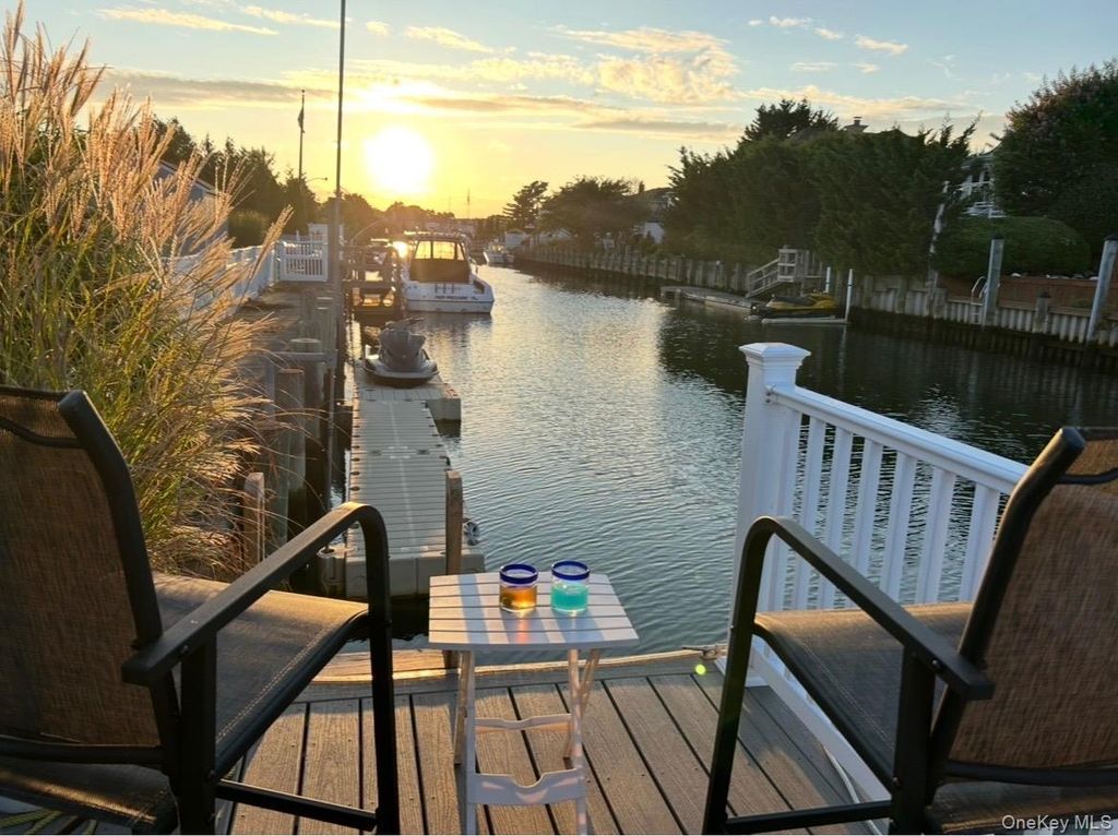 Photo of 35 Florence Avenue, Massapequa, NY 11758 (MLS # 980265)