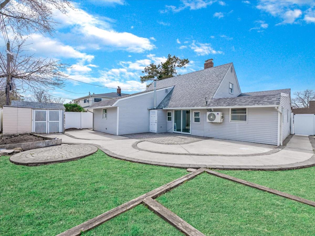 25 Lotus Lane, Westbury, New York image 23