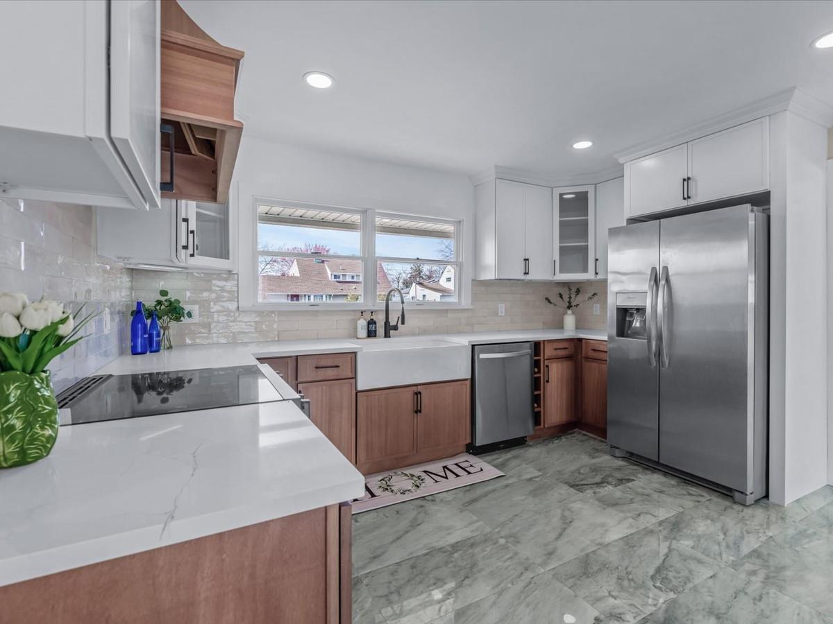 25 Lotus Lane, Westbury, New York image 4