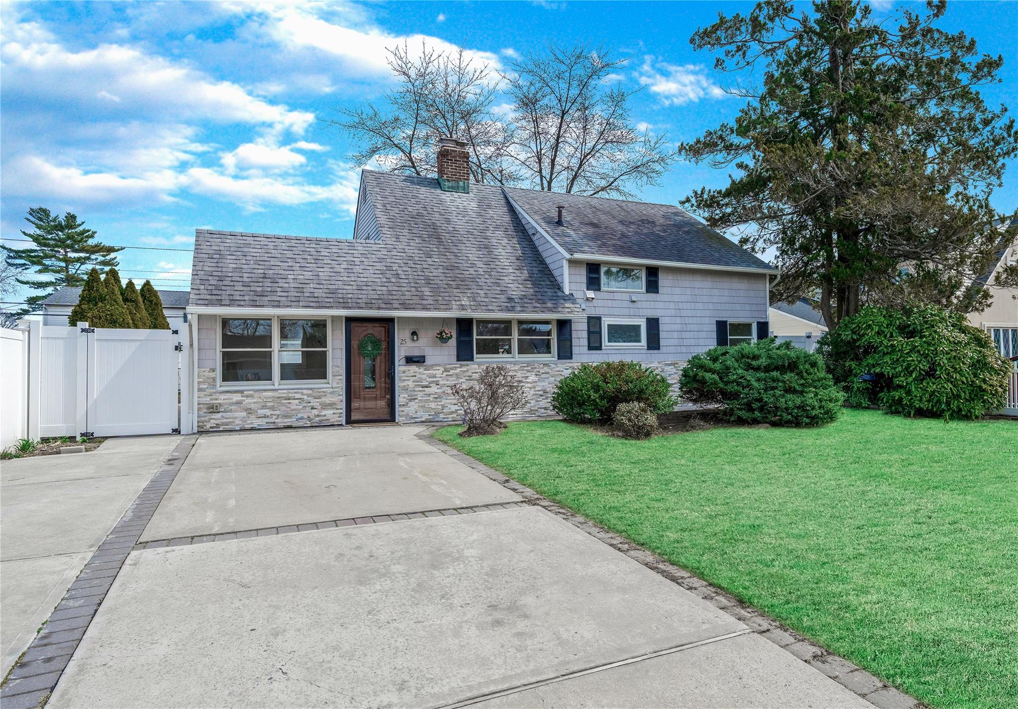 25 Lotus Lane, Westbury, New York image 2