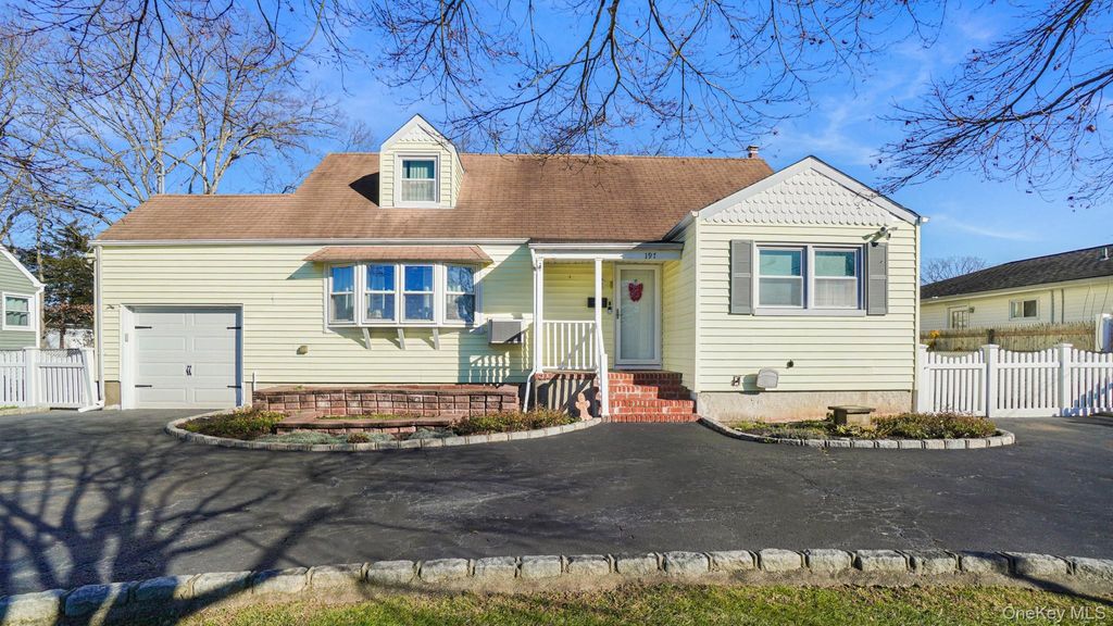 Photo of 197 W 5th Street, Deer Park, NY 11729 (MLS # 941056)