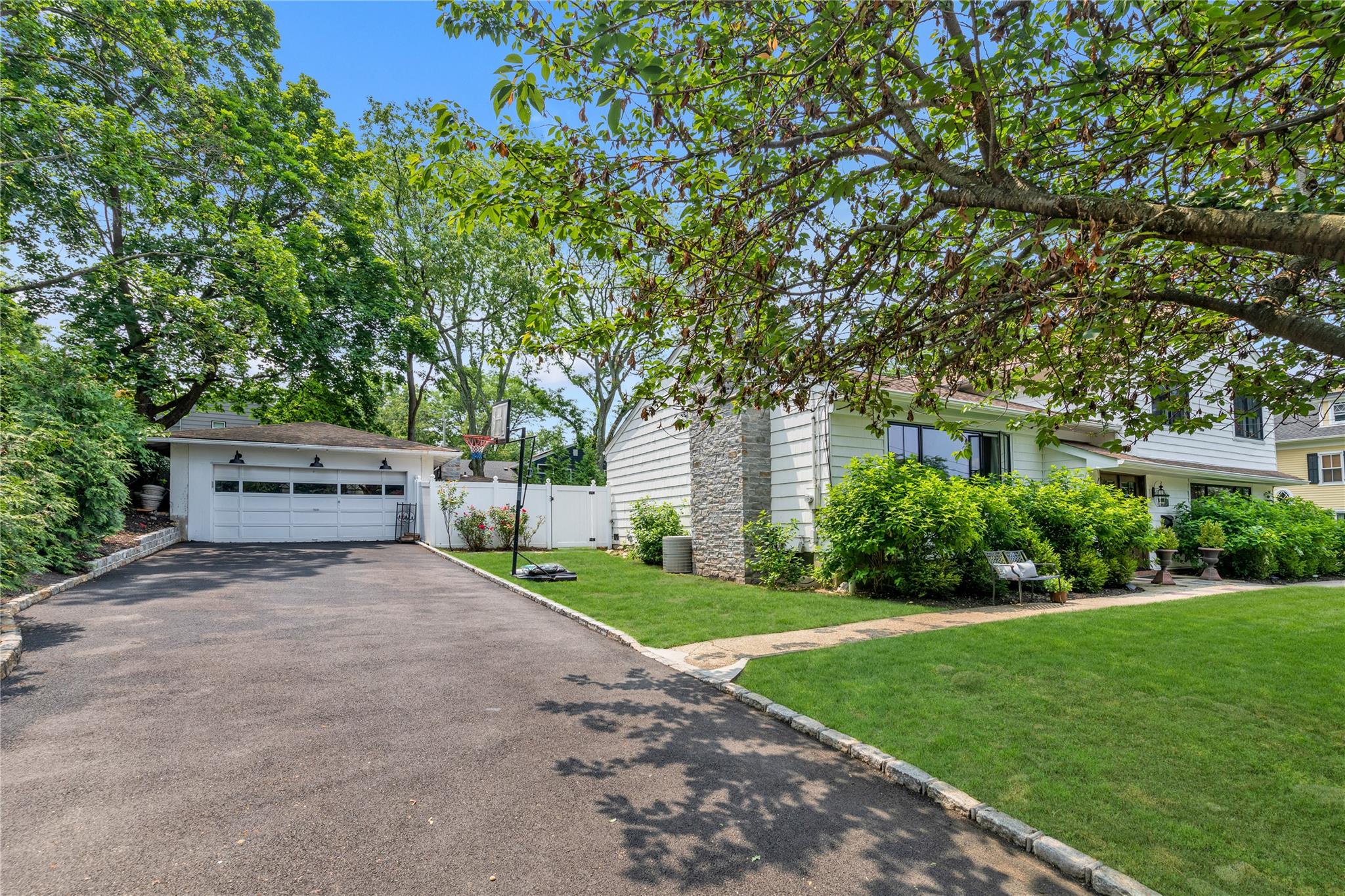16 Bayview Avenue