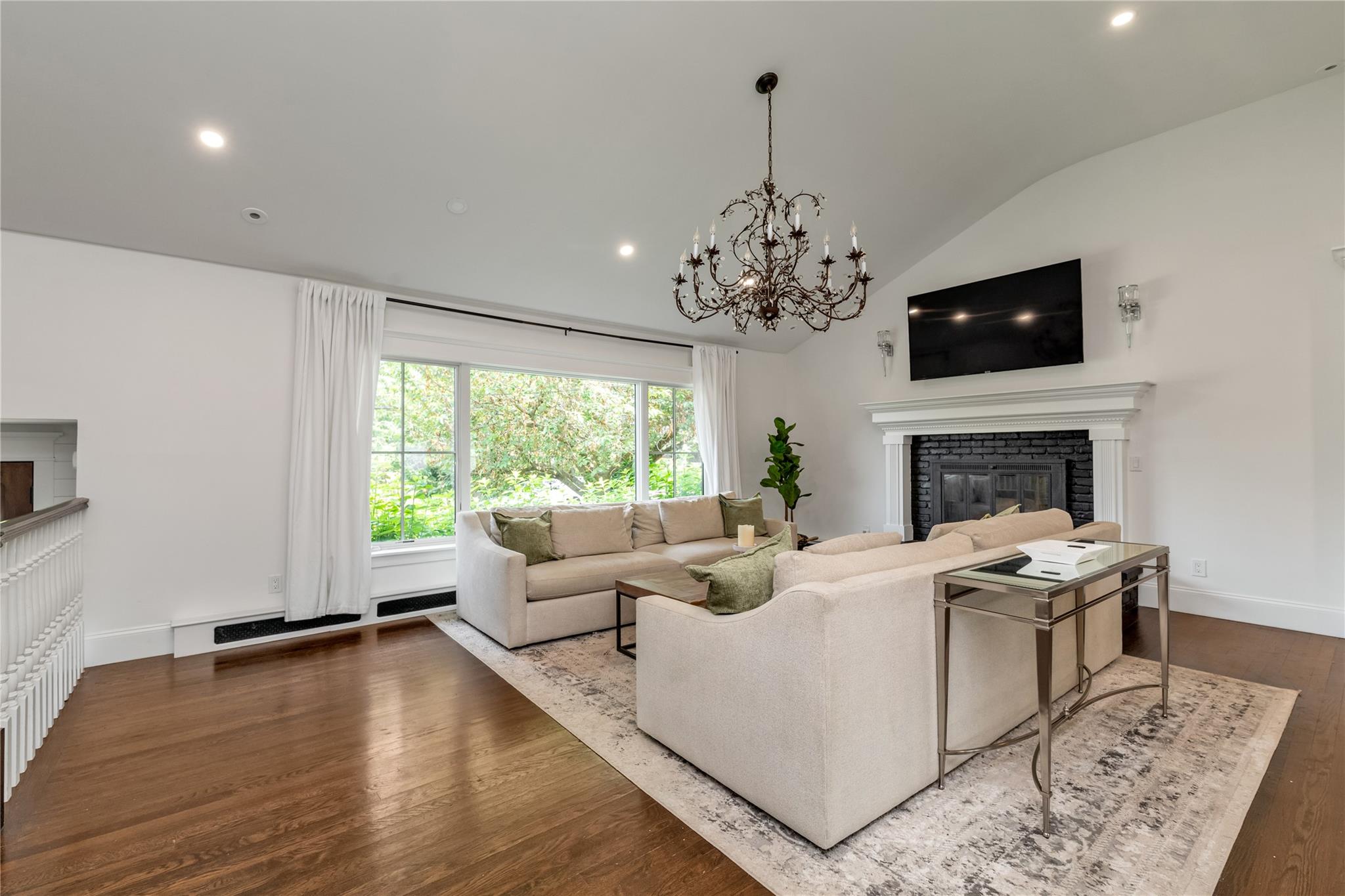 16 Bayview Avenue