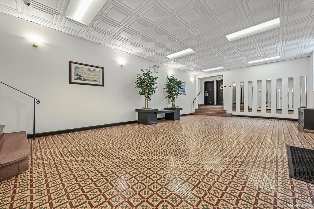 Photo of 185 Atlantic Avenue #C1, Lynbrook, NY 11563 (MLS # 965209)