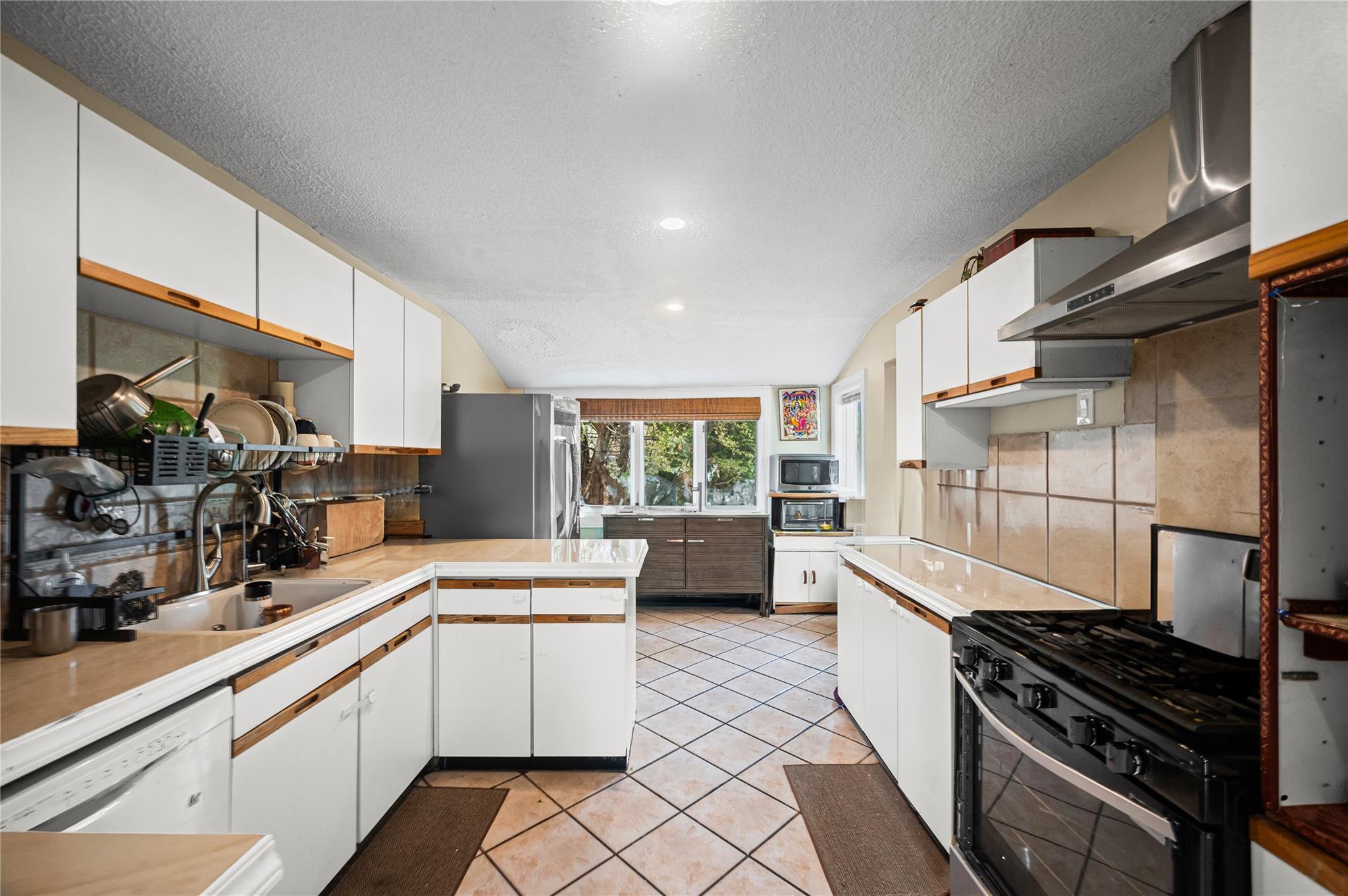 211 Cantiague Rock Road, Westbury, New York image 9