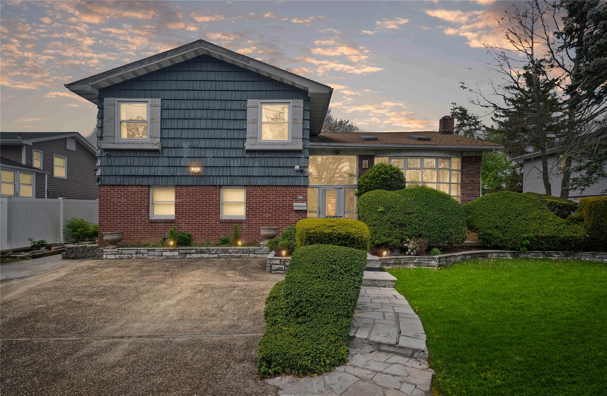 211 Cantiague Rock Road, Westbury, New York image 1