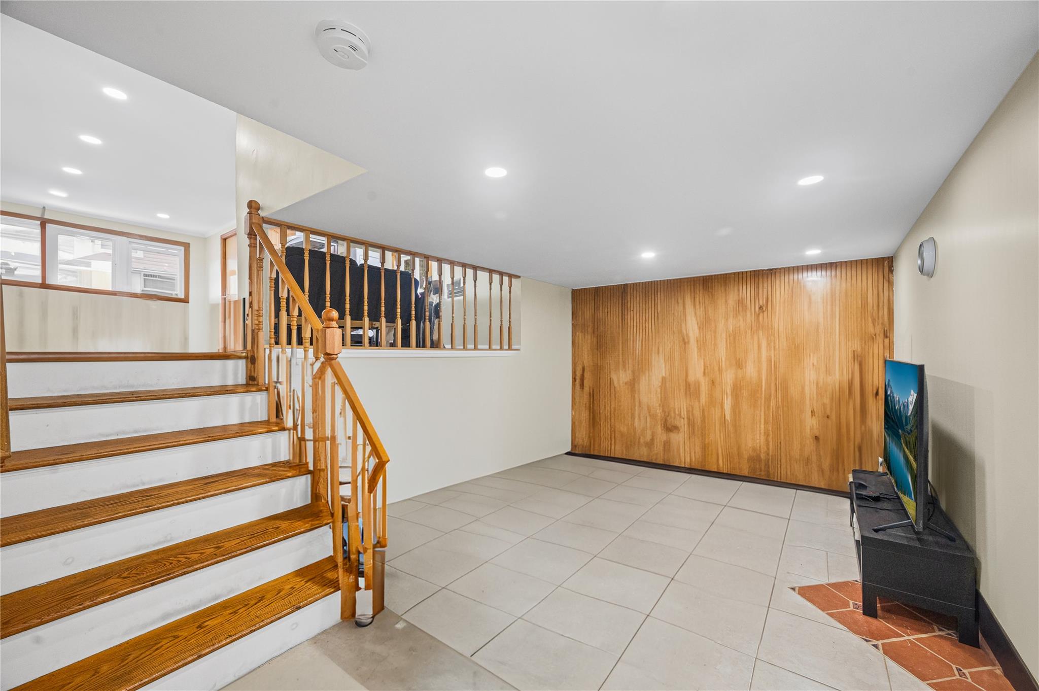211 Cantiague Rock Road, Westbury, New York image 22
