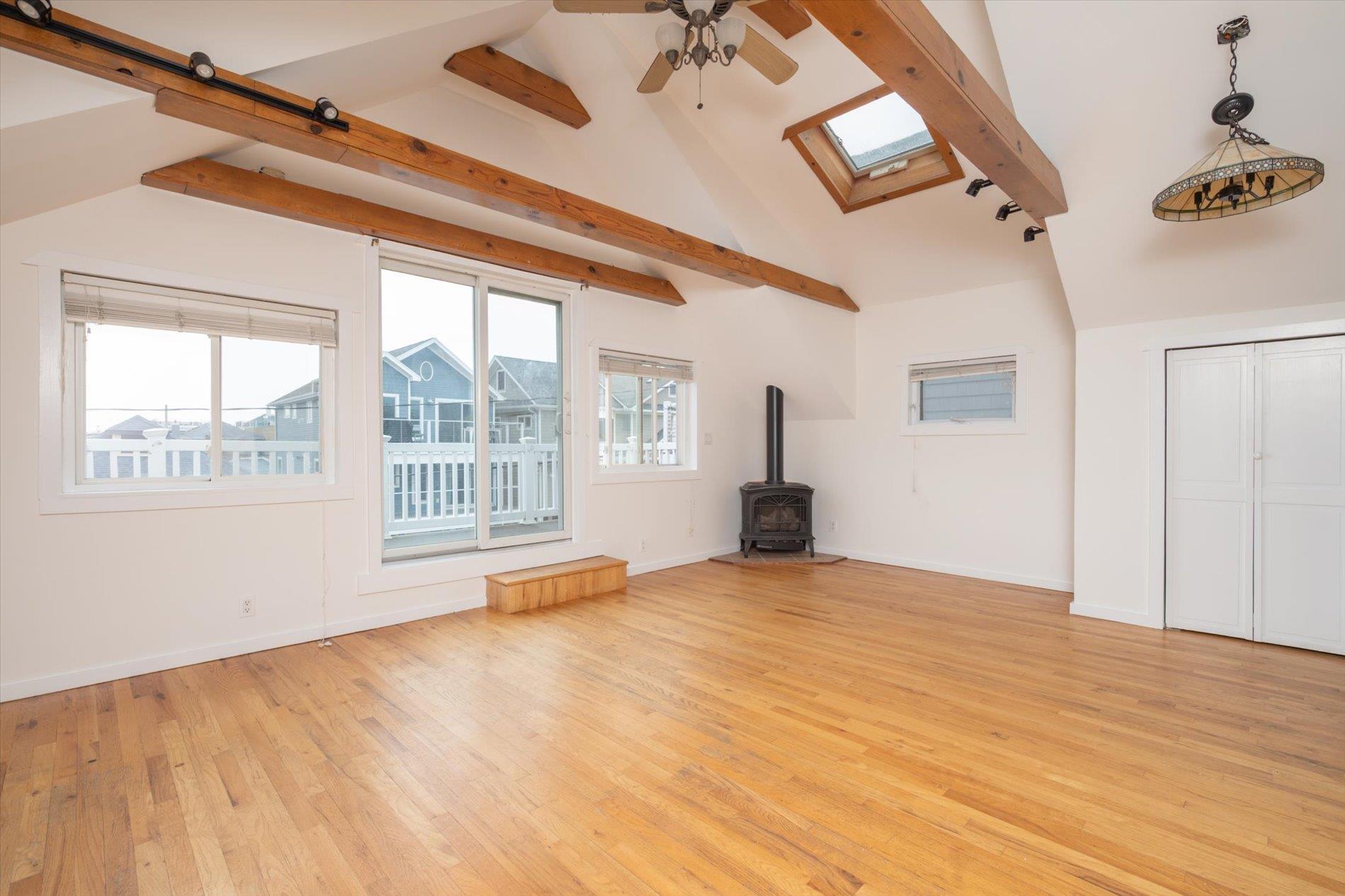 Long Beach, New York 11561, United States, 7 Bedrooms Bedrooms, ,3 BathroomsBathrooms,Residential,Pending,124085