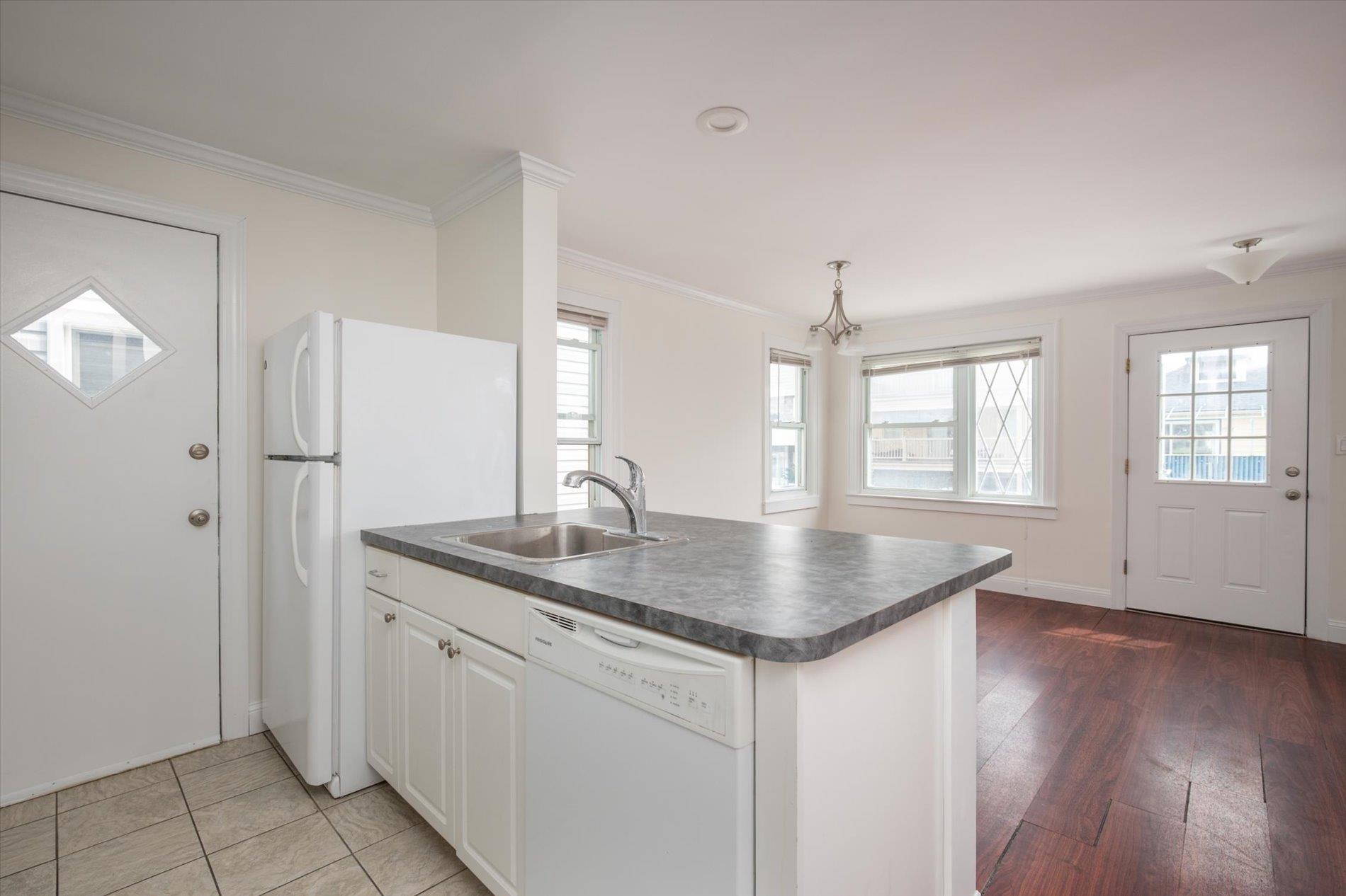 Long Beach, New York 11561, United States, 7 Bedrooms Bedrooms, ,3 BathroomsBathrooms,Residential,Pending,124085