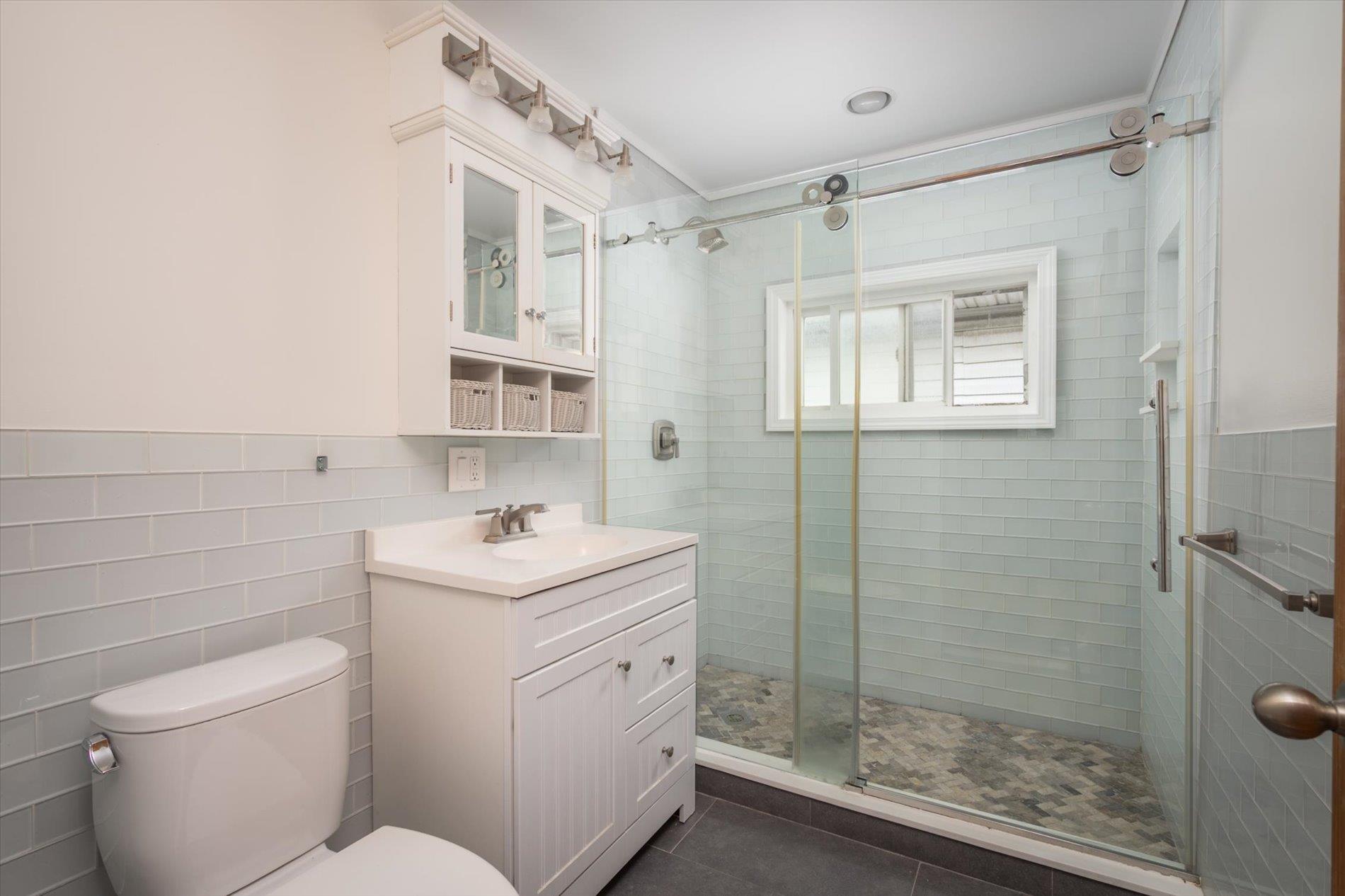 Long Beach, New York 11561, United States, 7 Bedrooms Bedrooms, ,3 BathroomsBathrooms,Residential,Pending,124085