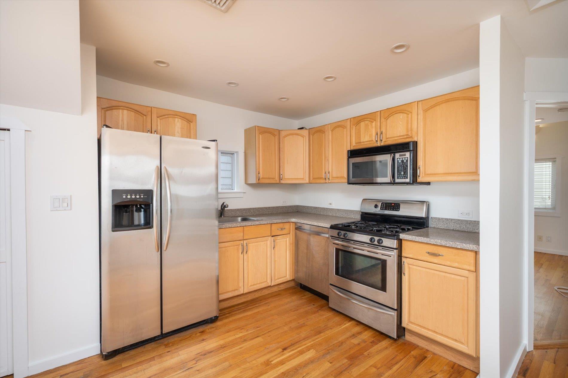 Long Beach, New York 11561, United States, 7 Bedrooms Bedrooms, ,3 BathroomsBathrooms,Residential,Pending,124085