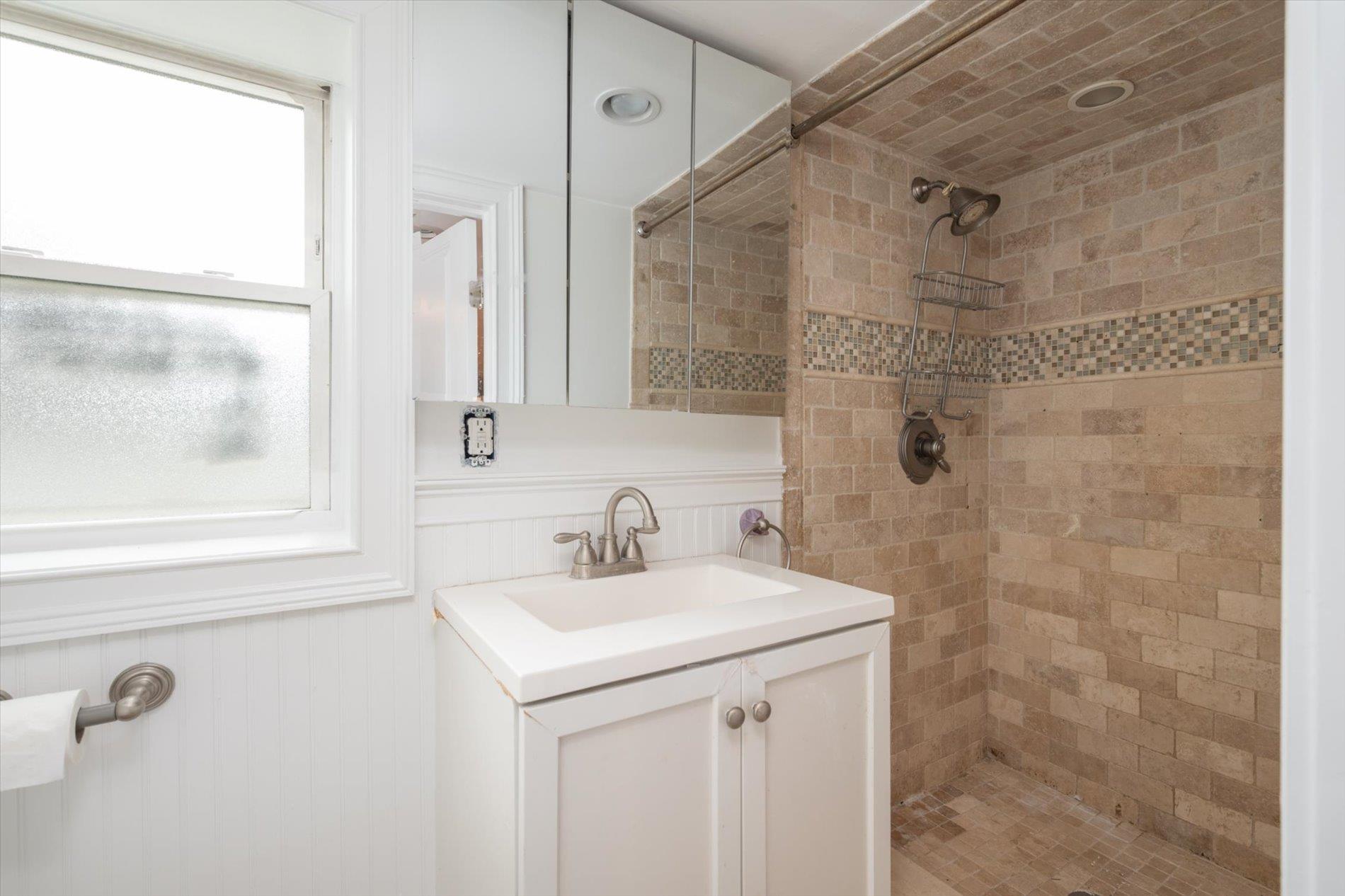 Long Beach, New York 11561, United States, 7 Bedrooms Bedrooms, ,3 BathroomsBathrooms,Residential,Pending,124085