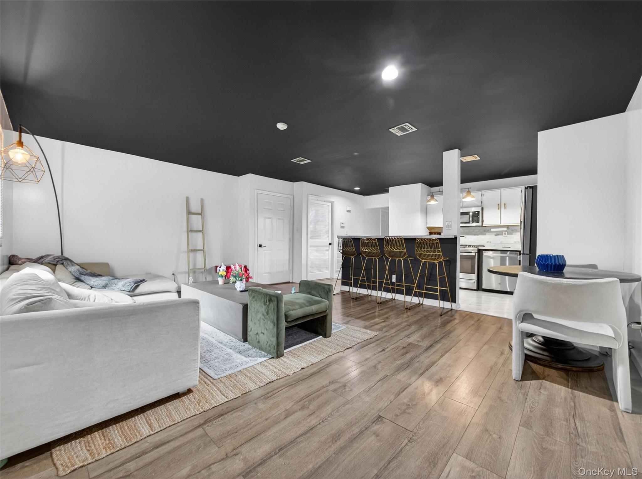 8 Klint Court