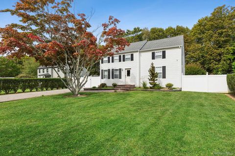 Photo of 210 Bennett Road, Greenport, NY 11944 (MLS # 916687)