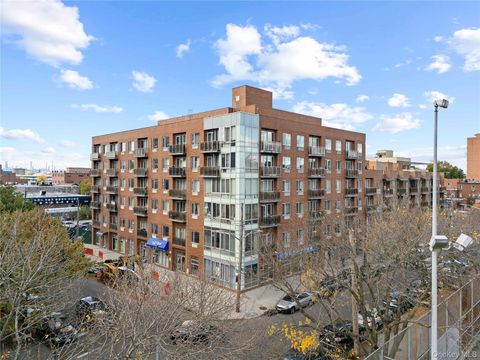 Photo of 136-21 Latimer Place #5H, Flushing, NY 11354 (MLS # 929822) Photo of 136-21 Latimer Place #5H, Flushing, NY 11354 (MLS # 929822)