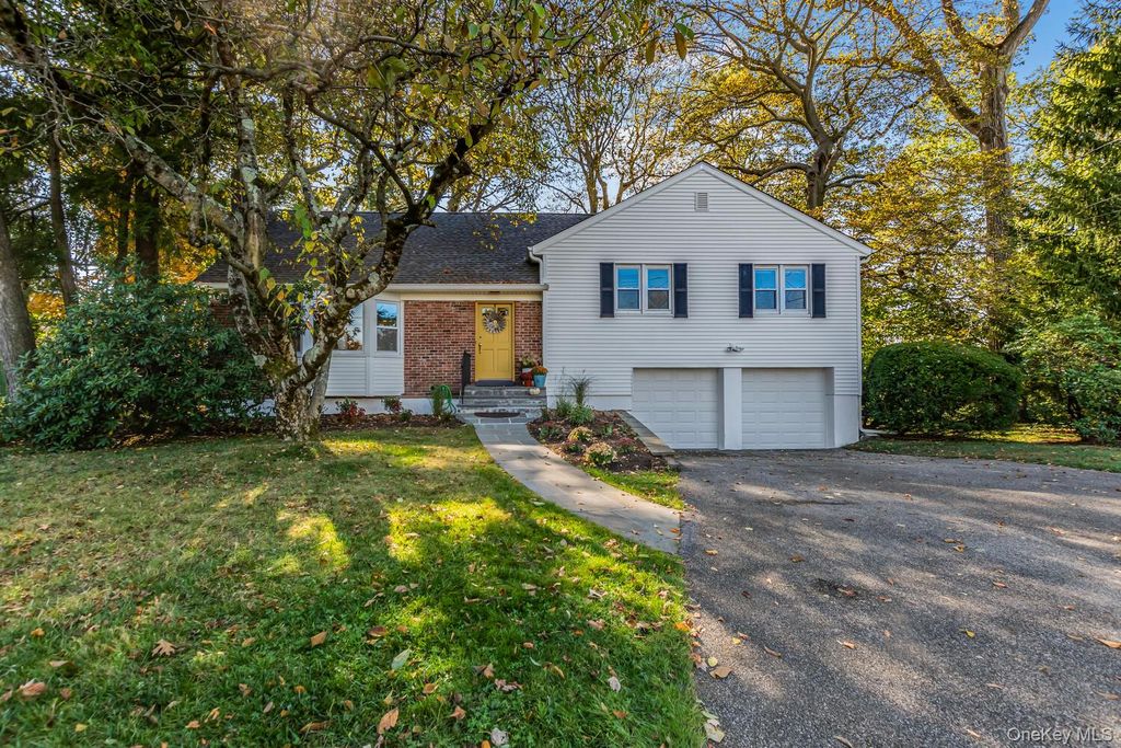 Photo of 73 Hilary Circle, New Rochelle, NY 10804 (MLS # 927261)