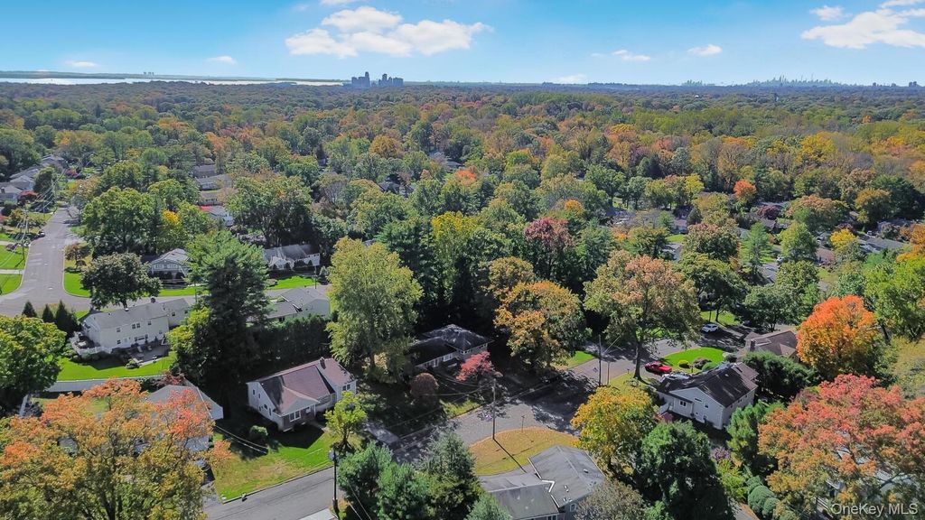 Photo of 73 Hilary Circle, New Rochelle, NY 10804 (MLS # 927261)