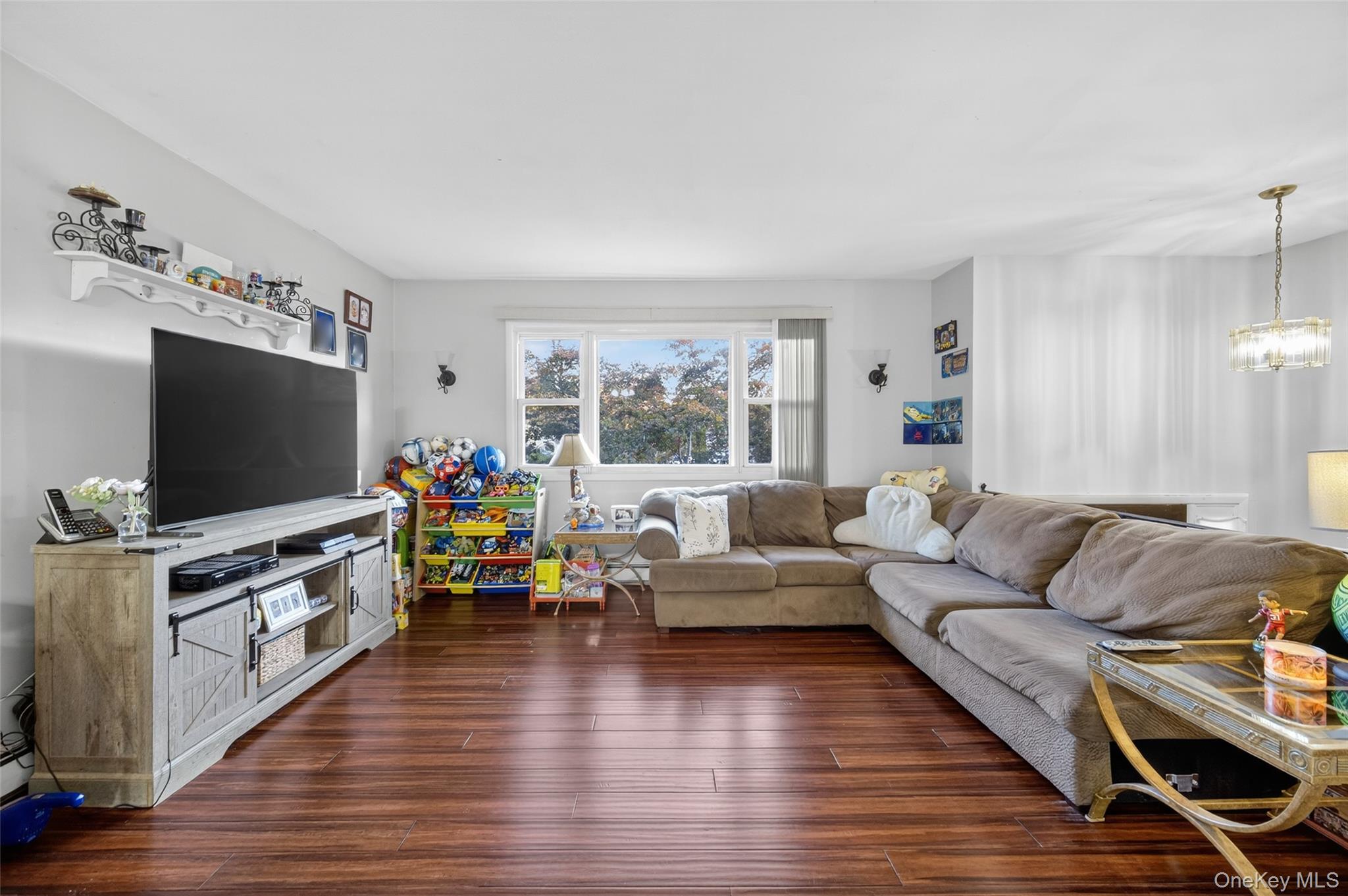 Poughkeepsie, New York 12603, United States, 4 Bedrooms Bedrooms, ,2 BathroomsBathrooms,Residential,Active,234024