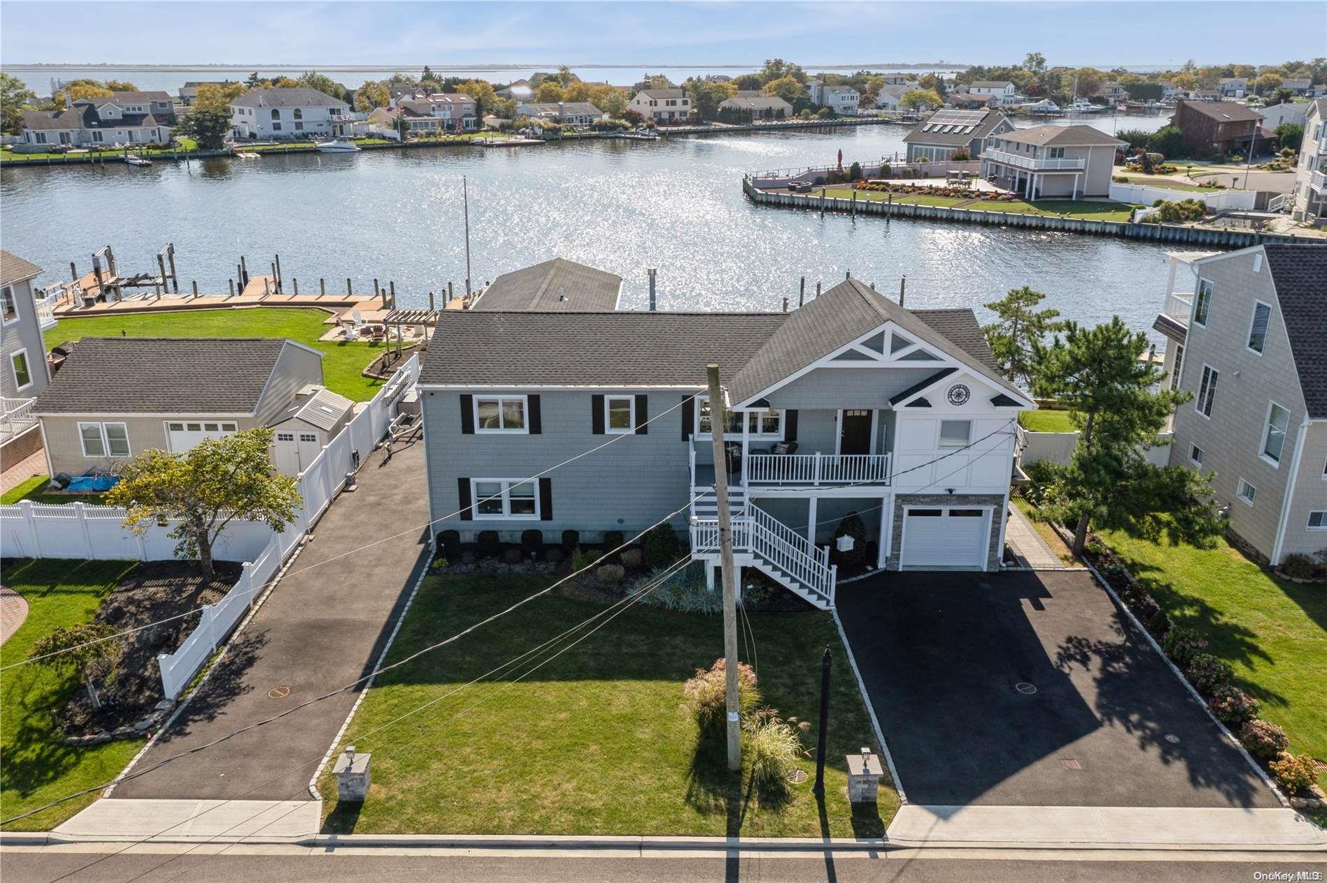 250 W Lido Promenade, Lindenhurst, New York image 1