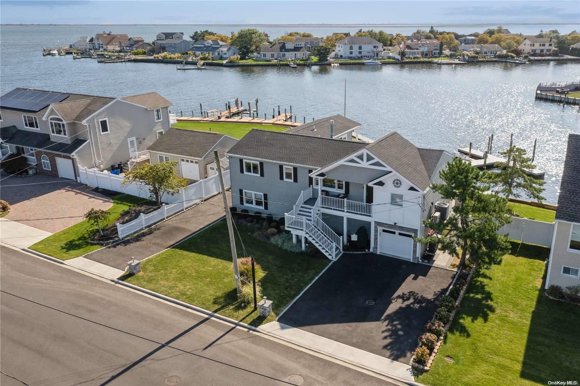 250 W Lido Promenade, Lindenhurst, New York image 3