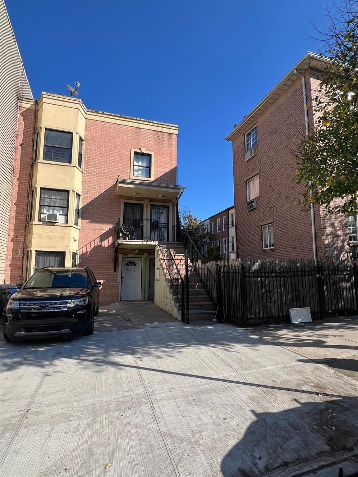 685 Evergreen Avenue