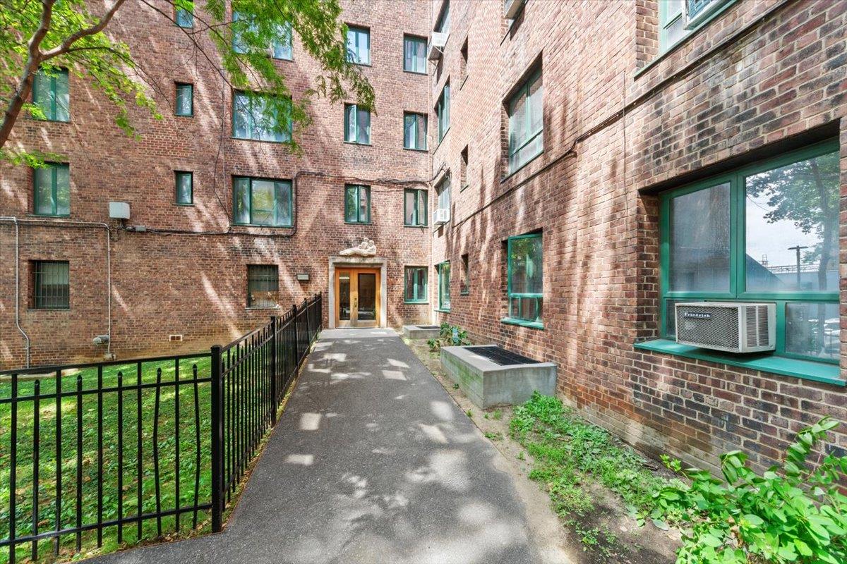 2200 E Tremont Avenue 5A