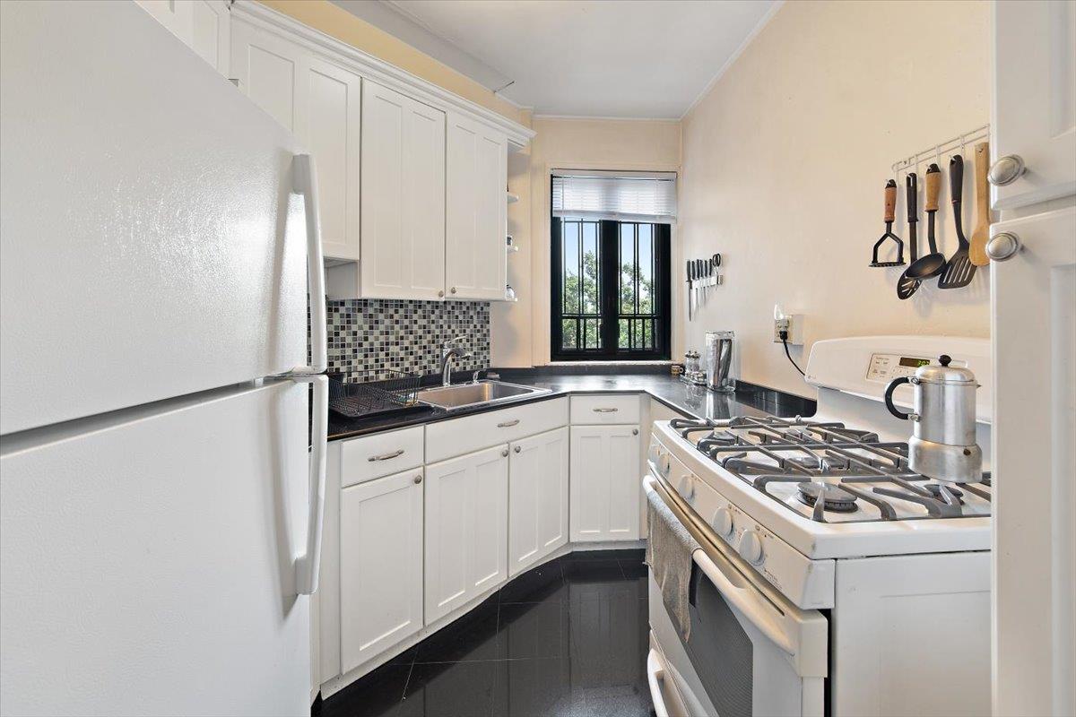 2200 E Tremont Avenue 5A