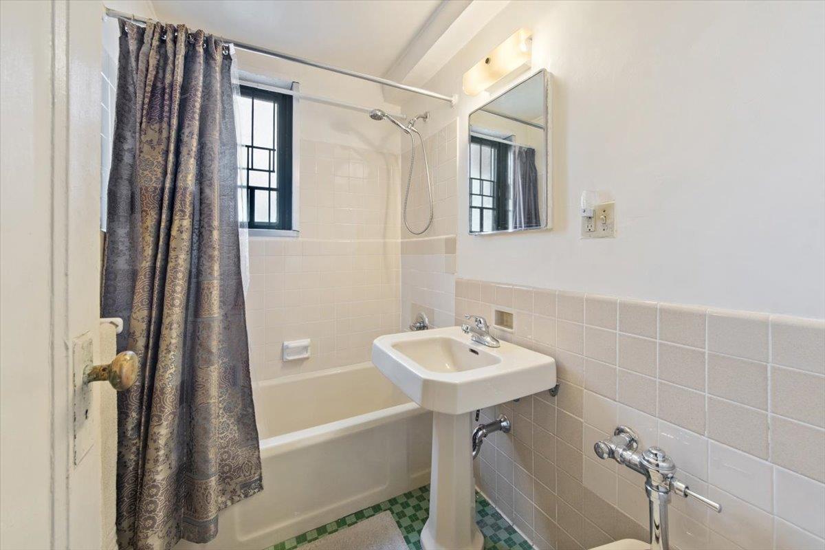 2200 E Tremont Avenue 5A