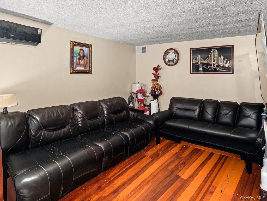 Photo of 625 E 82nd Street, Brooklyn, NY 11236 (MLS # 1019303)