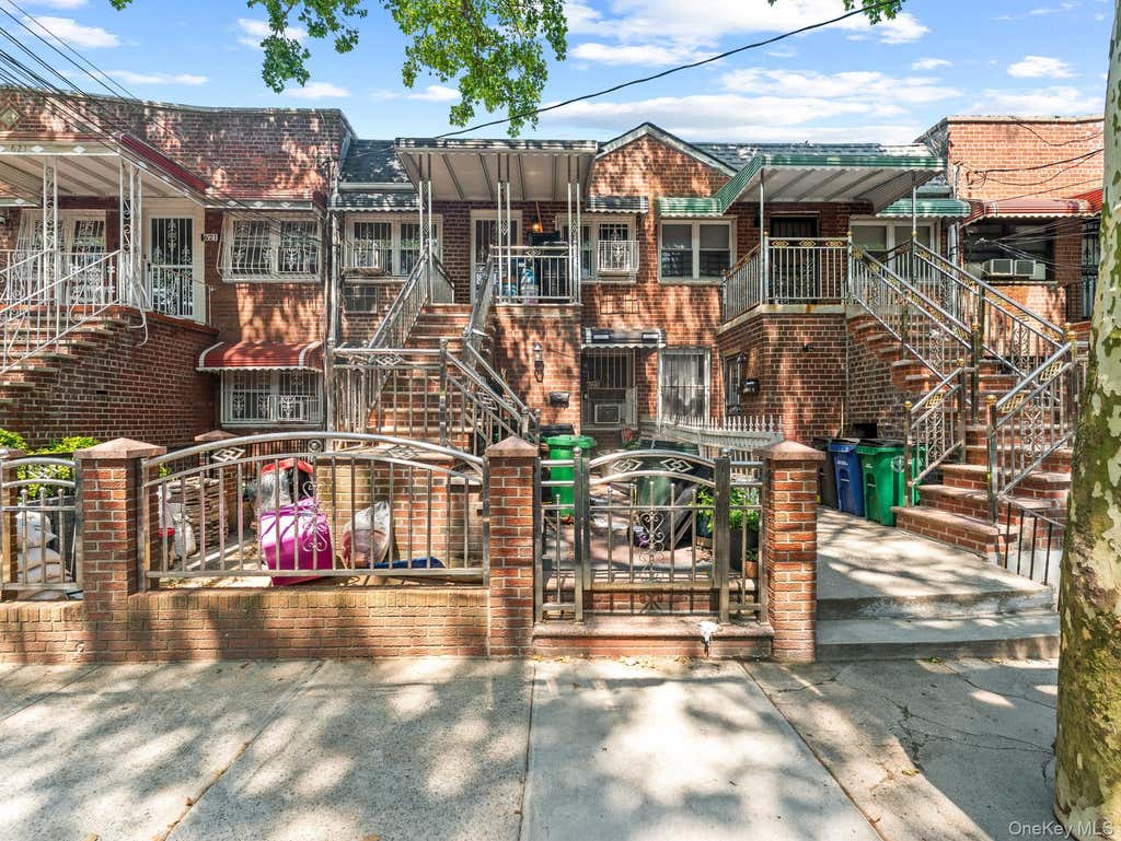 Photo of 625 E 82nd Street, Brooklyn, NY 11236 (MLS # 1019303)