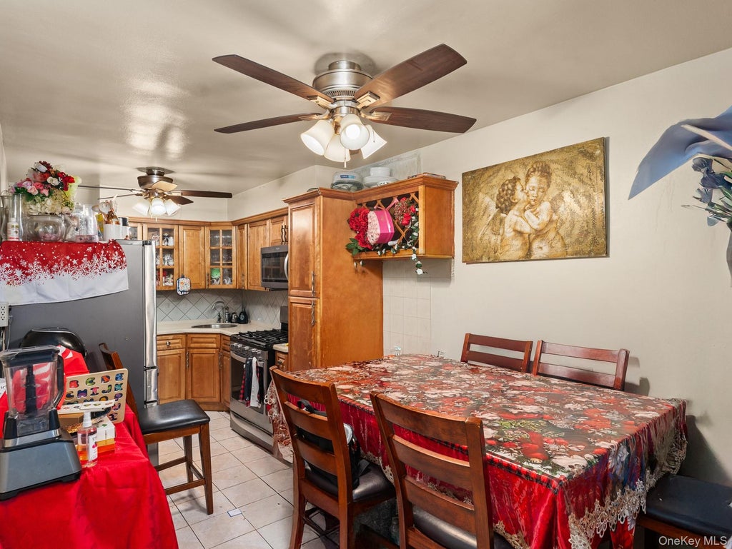 Photo of 625 E 82nd Street, Brooklyn, NY 11236 (MLS # 1019303)
