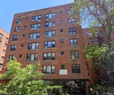 Photo of 83-30 Vietor Avenue, Elmhurst, NY 11373 (MLS # 951885)