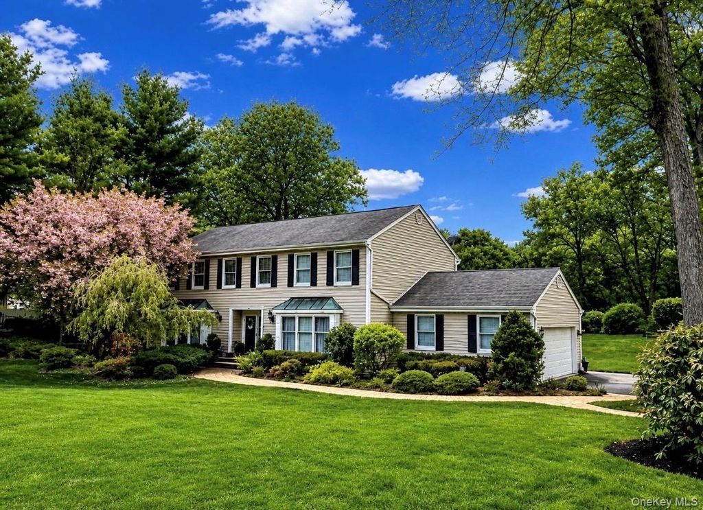 Photo of 10 Mink Lane, East Setauket, NY 11733 (MLS # 993738)